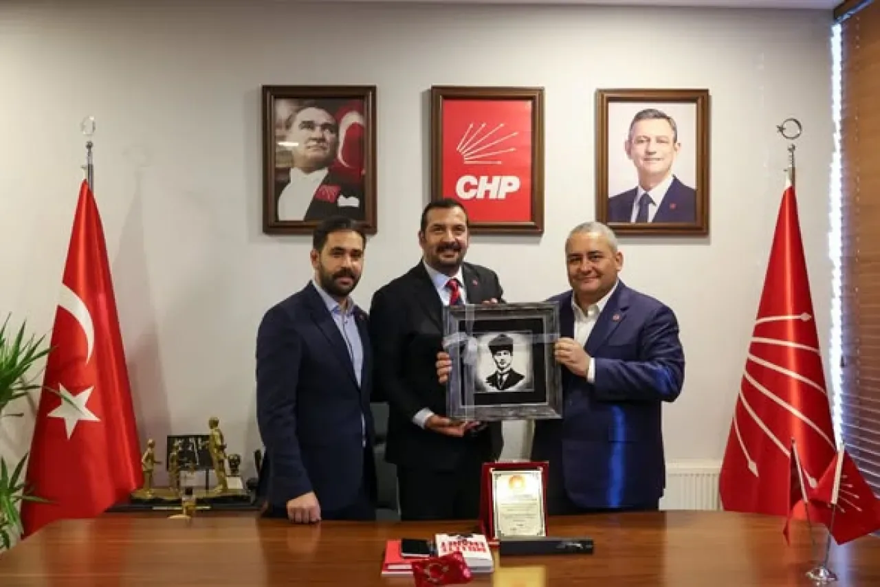 CHP'li Keçiören Belediye Başkanı Mesut Özarslan, Altındağ'ı Ziyaret Etti CHP'li Keçiören Belediye Başkanı Mesut Özarslan, Altındağ'ı Ziyaret Etti