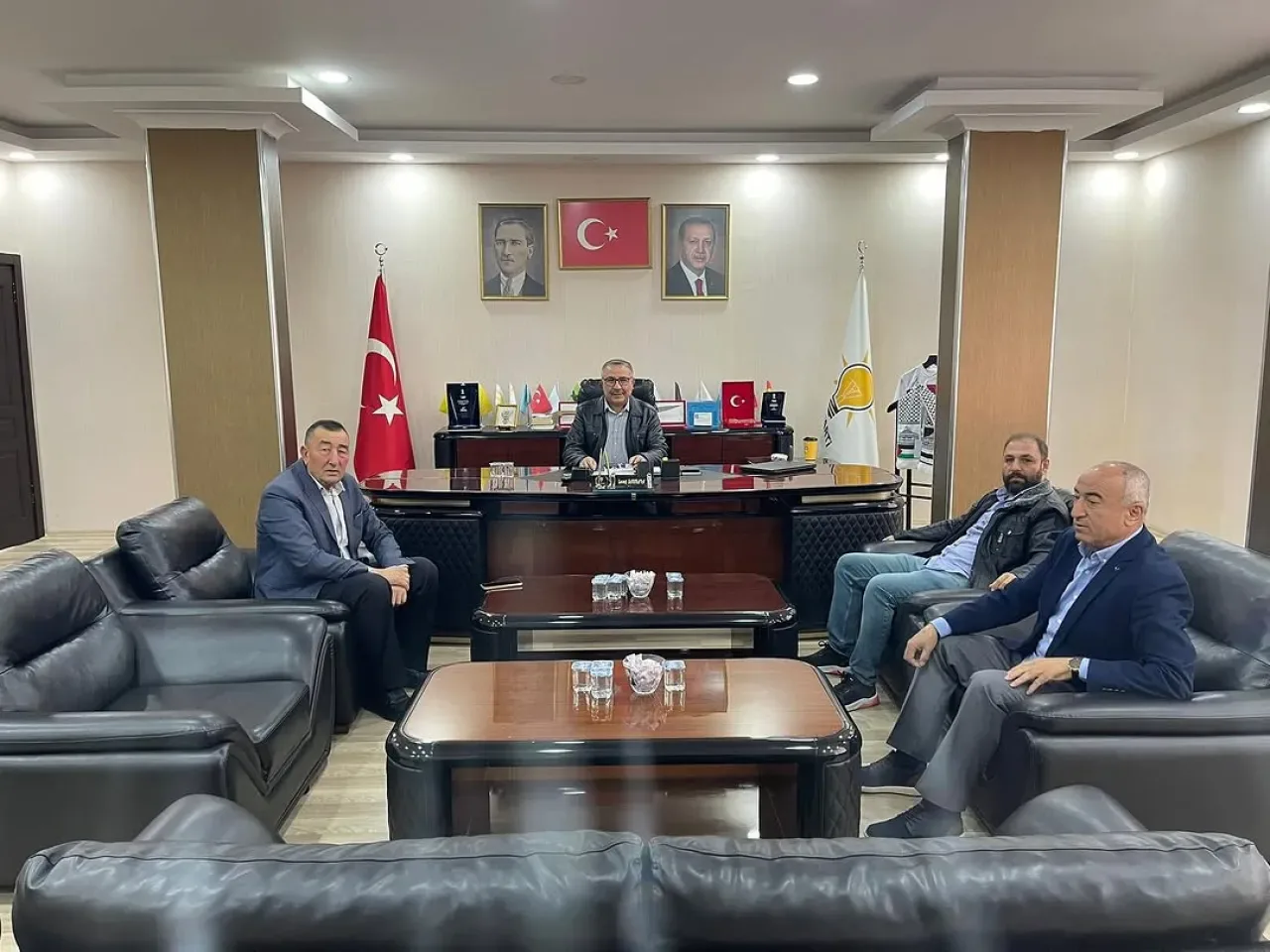 Şereflikoçhisar AK Parti, Kasım Ayı Belediye Meclisi Toplantısını Gerçekleştirdi Şereflikoçhisar AK Parti, Kasım Ayı Belediye Meclisi Toplantısını Gerçekleştirdi