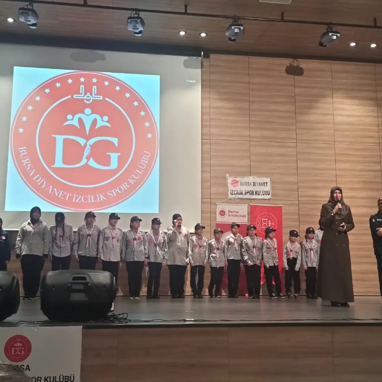 Bursa'da Diyanet İzciliği Yemin Töreniyle 45 Yeni İzci Kazandı Bursa'da Diyanet İzciliği Yemin Töreniyle 45 Yeni İzci Kazandı