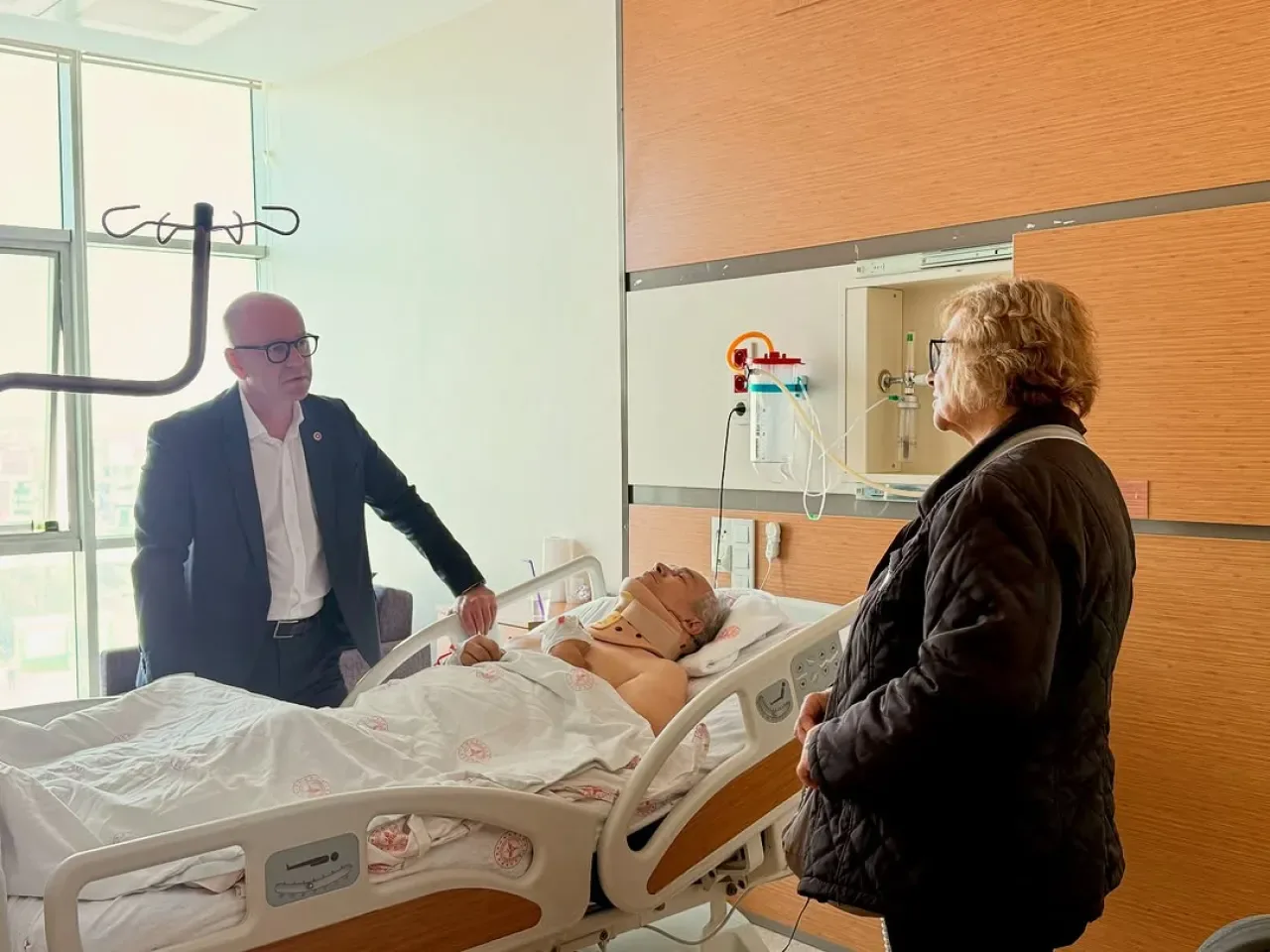 CHP'li Sarı'dan Orhan Sür'e Geçmiş Olsun Ziyareti CHP'li Sarı'dan Orhan Sür'e Geçmiş Olsun Ziyareti