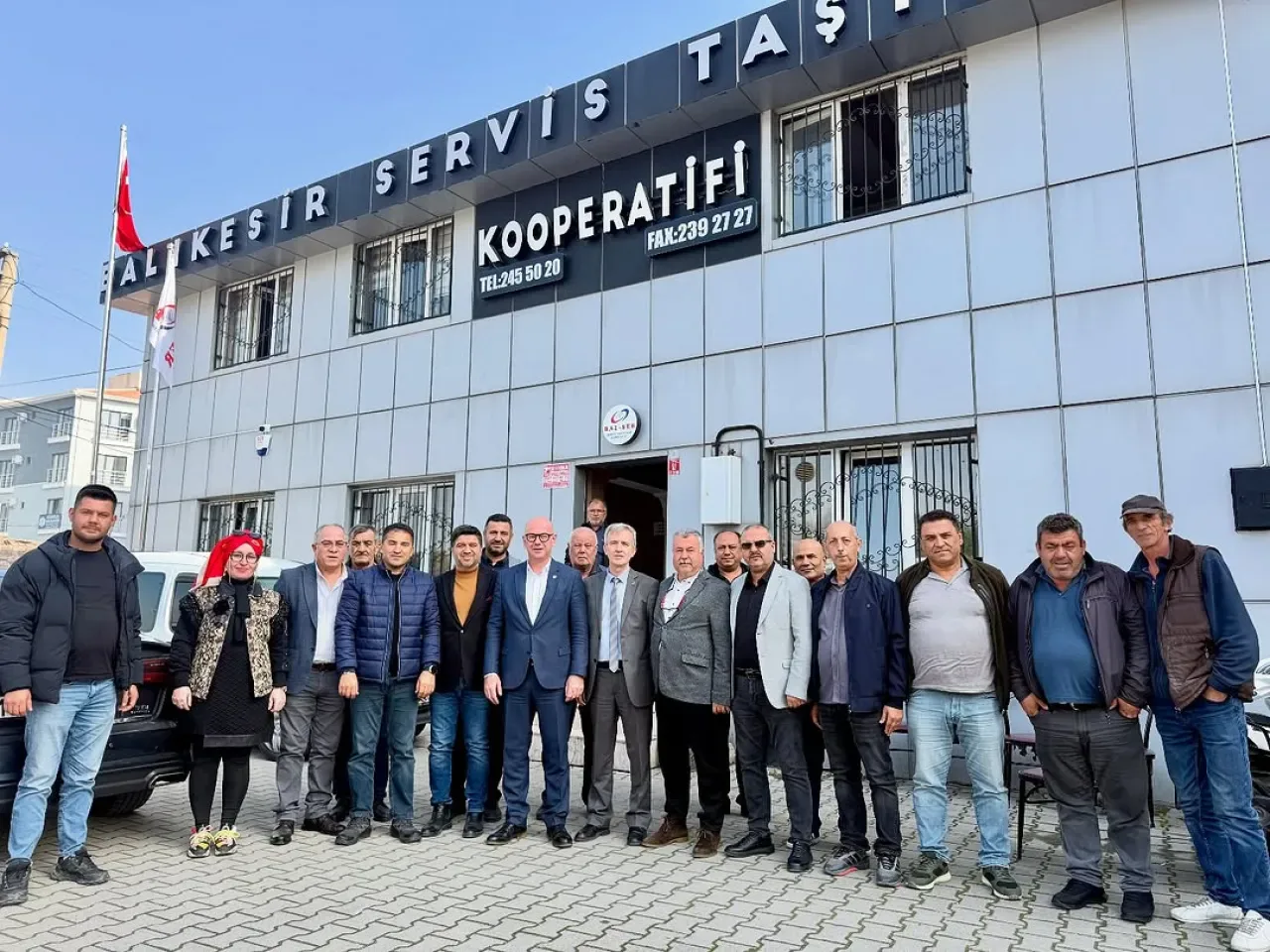 CHP'li Sarı'dan Balıkesir'deki Taşımacı Esnafına Ziyaret: Sektör Sorunları Masaya Yatırıldı CHP'li Sarı'dan Balıkesir'deki Taşımacı Esnafına Ziyaret: Sektör Sorunları Masaya Yatırıldı