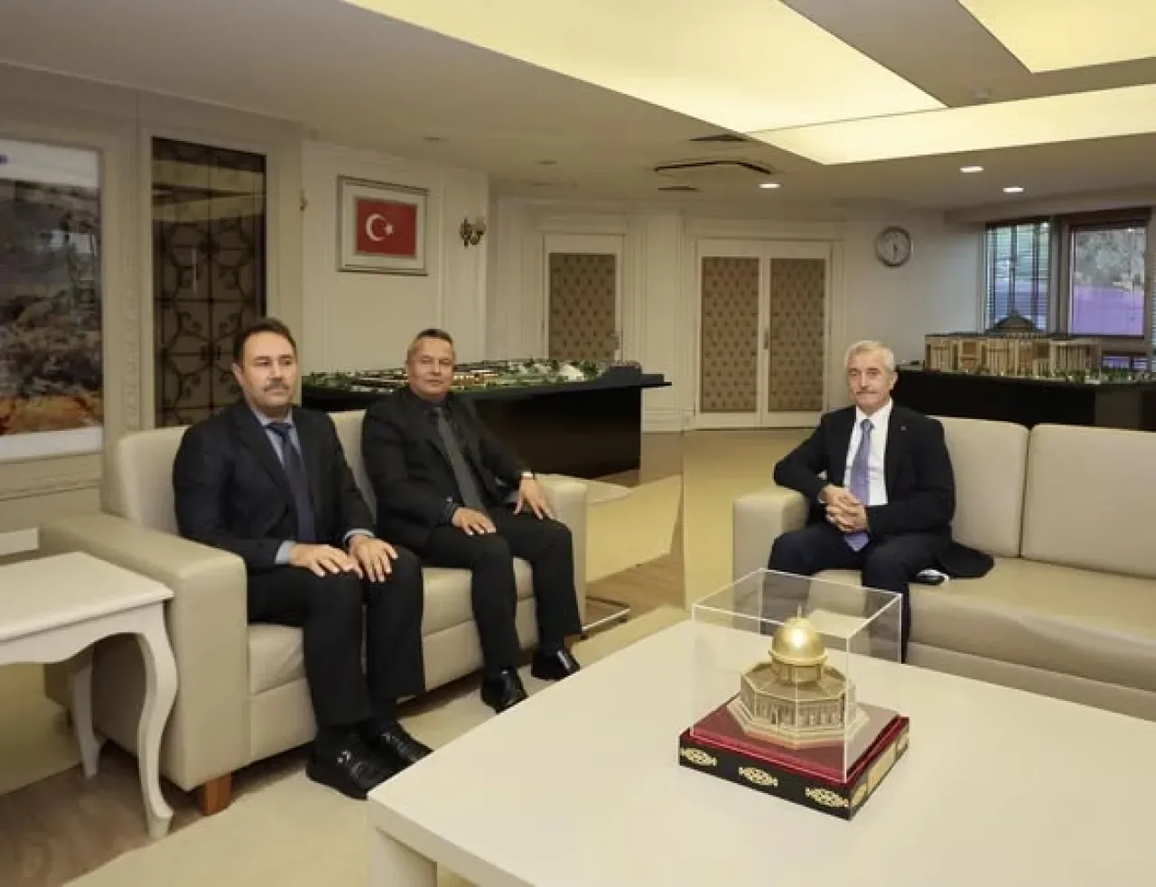 Şahinbey Belediye Başkanı Mehmet Tahmazoğlu'na Kurum Temsilcilerinden Ziyaret Şahinbey Belediye Başkanı Mehmet Tahmazoğlu'na Kurum Temsilcilerinden Ziyaret