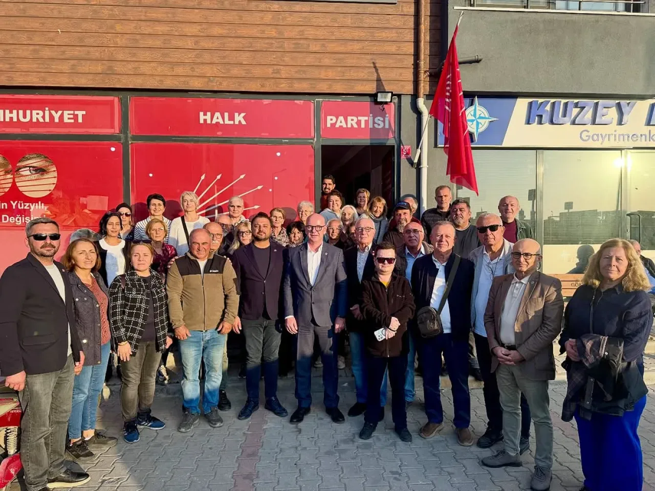 CHP'li Sarı, Gömeç'te Ekonomi ve Yerel Çalışmaları Değerlendirdi CHP'li Sarı, Gömeç'te Ekonomi ve Yerel Çalışmaları Değerlendirdi