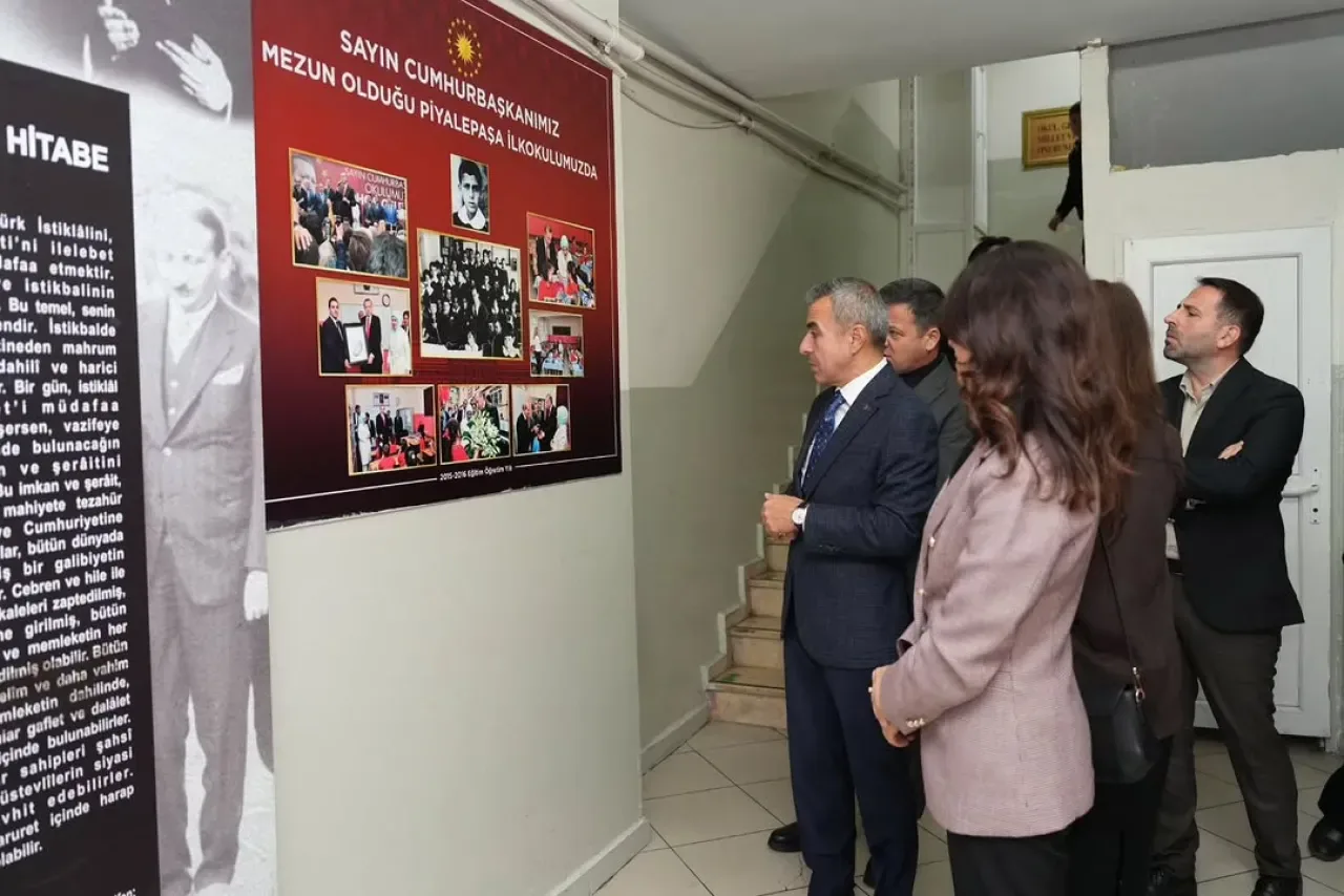 Beyoğlu Kaymakamı Abdullah Atakan Atasoy, Cumhurbaşkanı Erdoğan'ın İlkokulunu Ziyaret Etti Beyoğlu Kaymakamı Abdullah Atakan Atasoy, Cumhurbaşkanı Erdoğan'ın İlkokulunu Ziyaret Etti