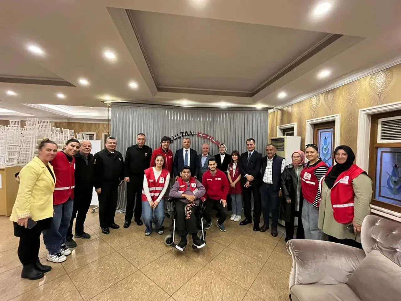 Türk Kızılay Eyüpsultan Şubesi'ne Üst Düzey Ziyaret Türk Kızılay Eyüpsultan Şubesi'ne Üst Düzey Ziyaret