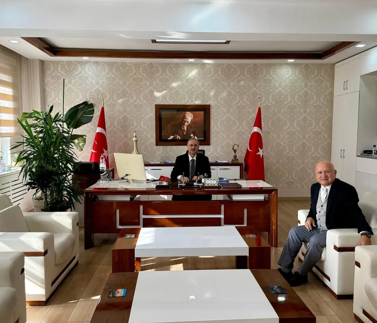 Ataşehir Kaymakamlığı'na İş Dünyasından Nezaket Ziyareti Ataşehir Kaymakamlığı'na İş Dünyasından Nezaket Ziyareti