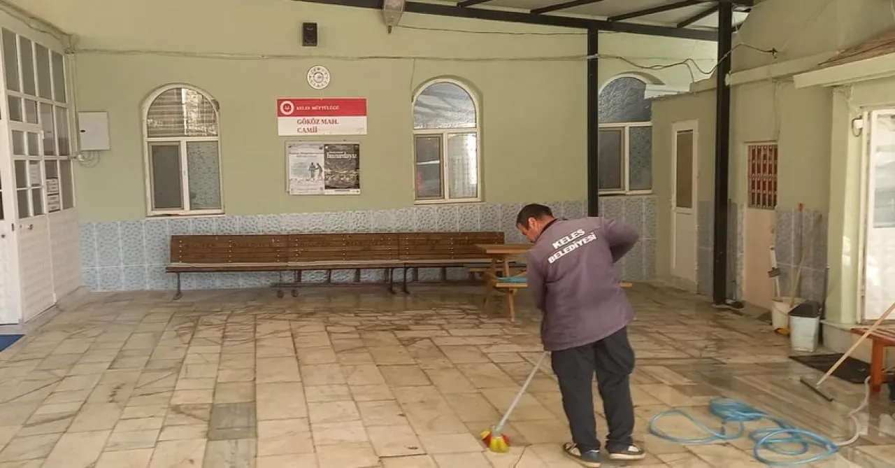 Keles Belediye Başkanı Ali Doğru, Temizlik Seferberliğini Kırsal Mahallelere Taşıdı Keles Belediye Başkanı Ali Doğru, Temizlik Seferberliğini Kırsal Mahallelere Taşıdı