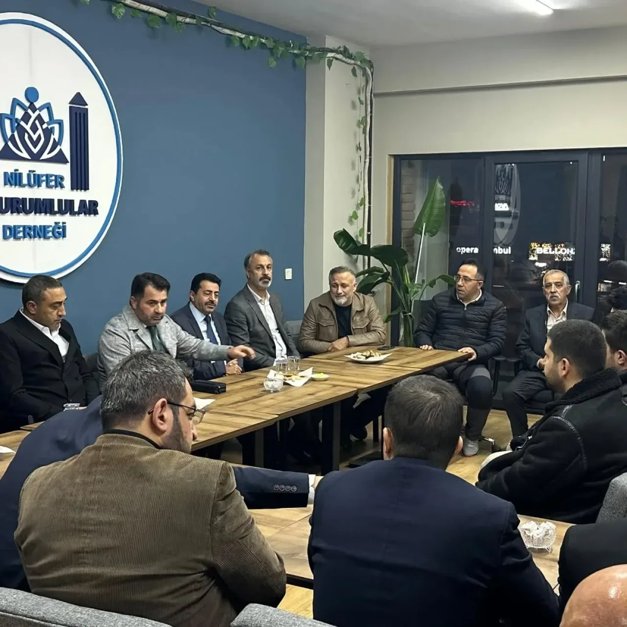 MHP Bursa İl Başkanlığı, Nilüfer Erzurumlular Derneği'nde Vatandaş Buluşması Gerçekleştirdi MHP Bursa İl Başkanlığı, Nilüfer Erzurumlular Derneği'nde Vatandaş Buluşması Gerçekleştirdi