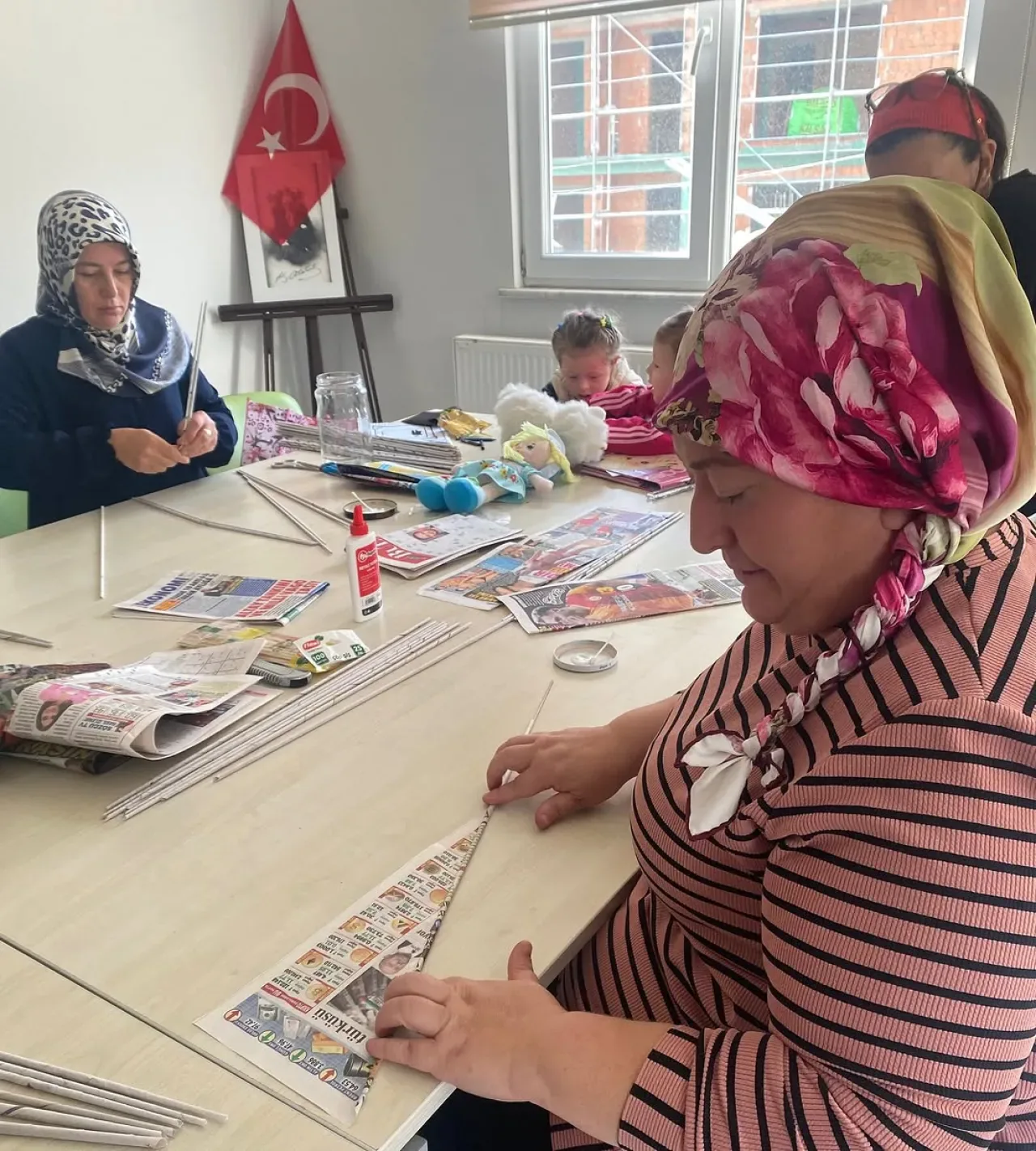 Büyükçekmece'de Annelere Özel Sanat Atölyesi Açıldı Büyükçekmece'de Annelere Özel Sanat Atölyesi Açıldı