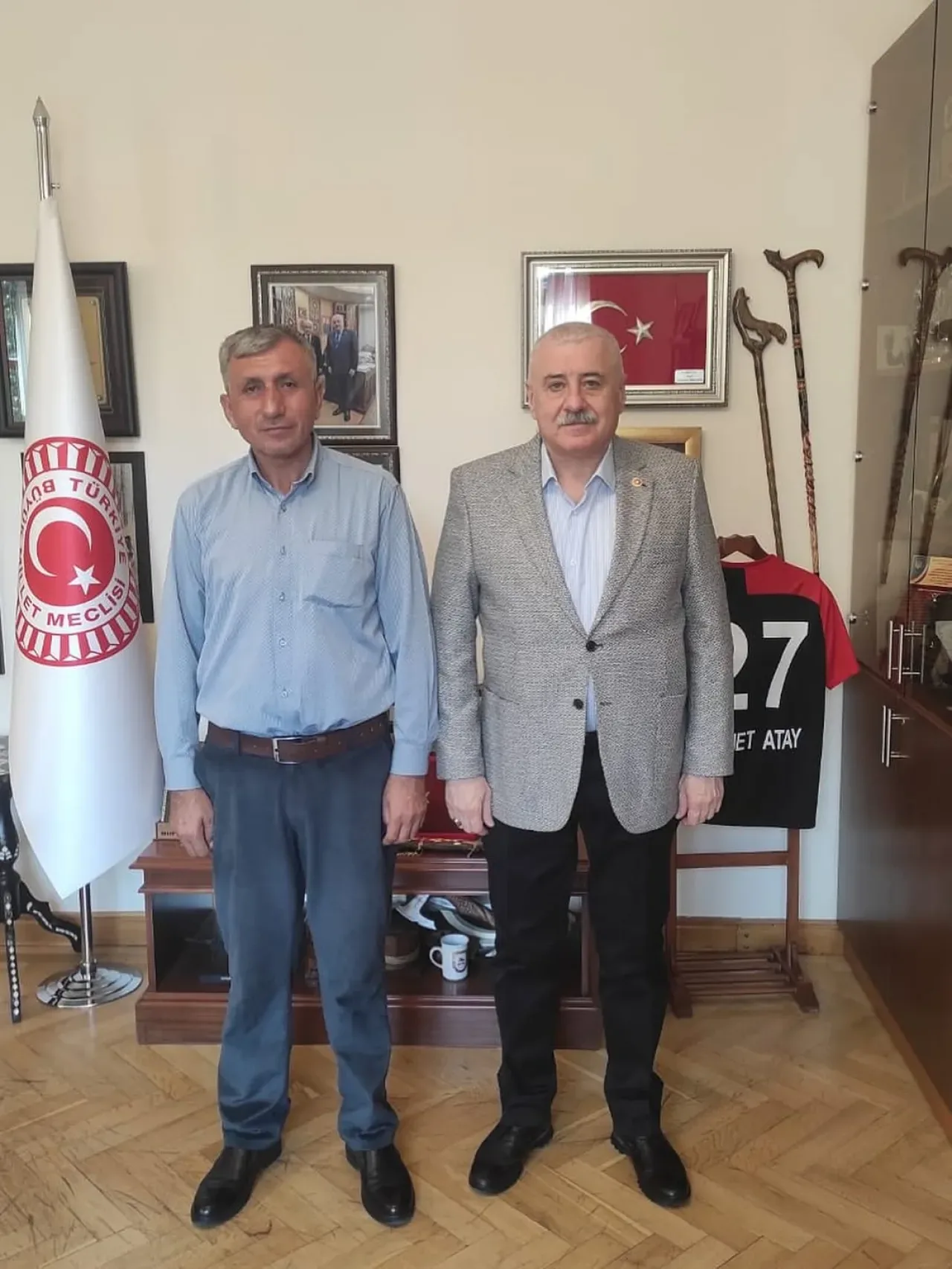 Gaziantep Milletvekili Sermet Atay, Sam Mahallesi Muhtarı'nı Kabul Etti Gaziantep Milletvekili Sermet Atay, Sam Mahallesi Muhtarı'nı Kabul Etti