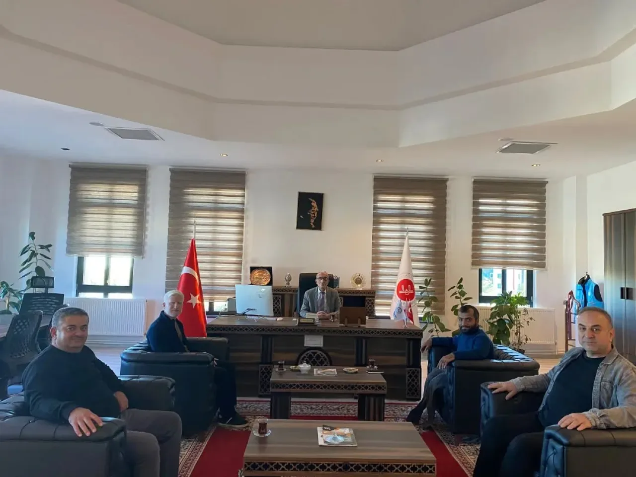 Bursa Yenişehir'de Engelli Vatandaşın Müftülük Ziyareti Kardeşlik Bağlarını Güçlendirdi Bursa Yenişehir'de Engelli Vatandaşın Müftülük Ziyareti Kardeşlik Bağlarını Güçlendirdi