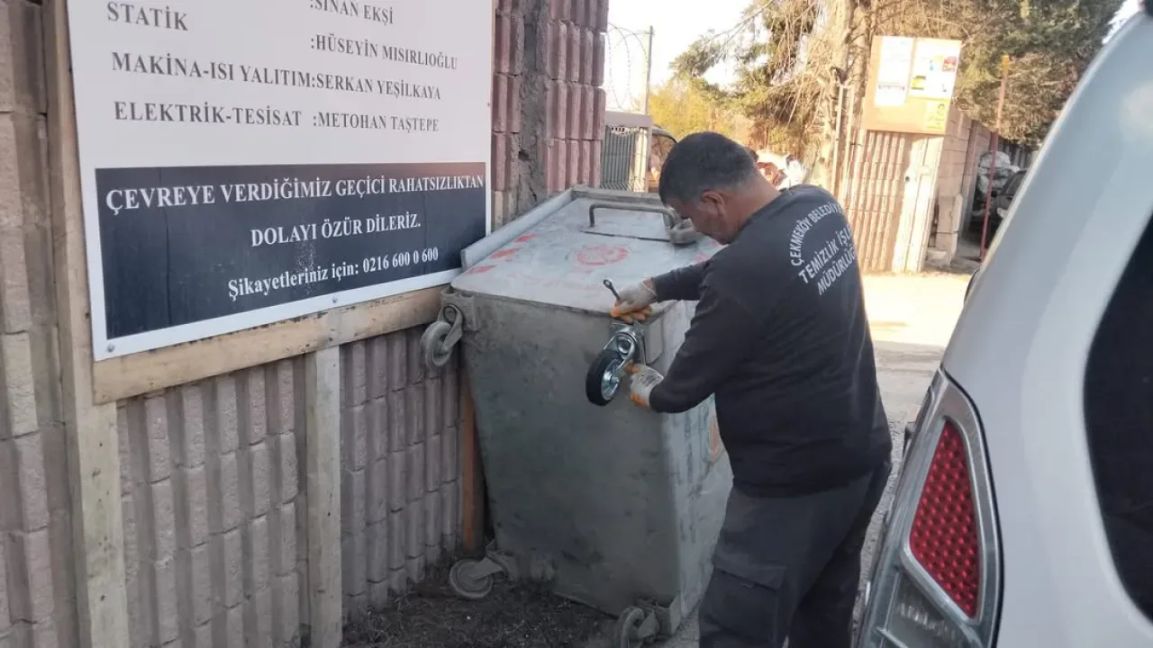 Çekmeköy Belediyesi, İlçedeki Atık Konteynerlerini Yenileyerek Hizmete Sunuyor Çekmeköy Belediyesi, İlçedeki Atık Konteynerlerini Yenileyerek Hizmete Sunuyor