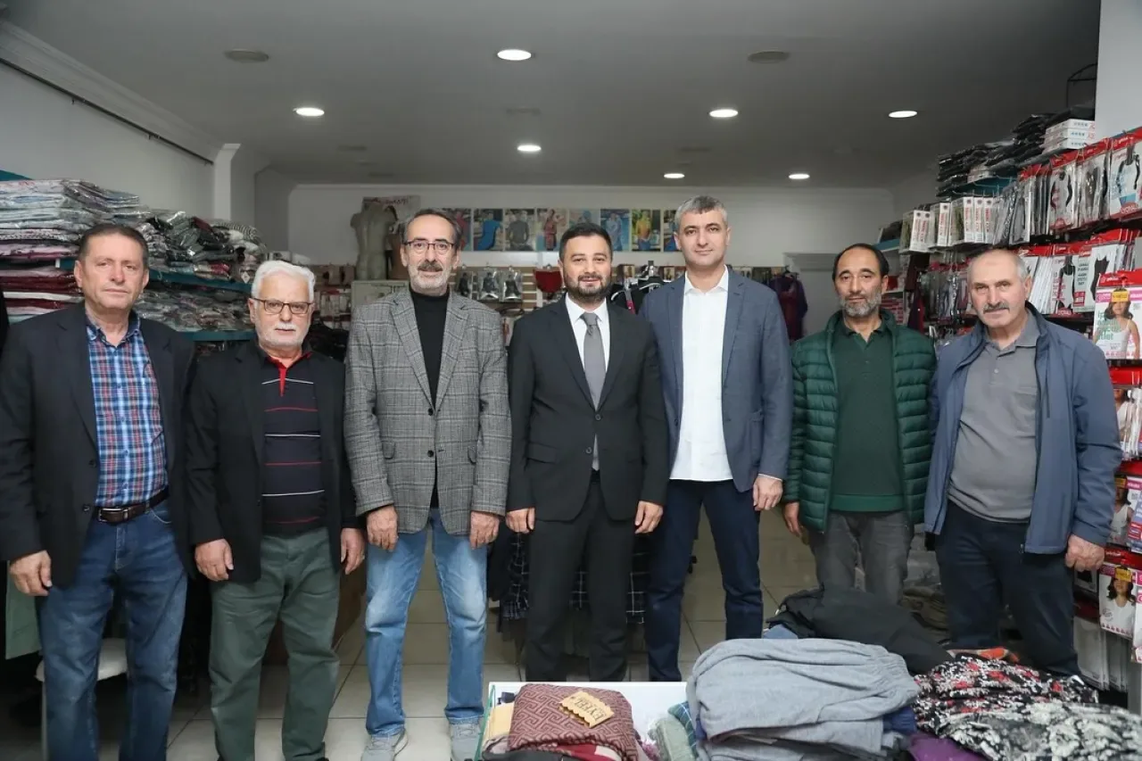 Kağıthane Belediye Başkanı Öztekin, Ortabayır Mahallesi'nde İş Yeri Ziyaretinde Bulundu Kağıthane Belediye Başkanı Öztekin, Ortabayır Mahallesi'nde İş Yeri Ziyaretinde Bulundu