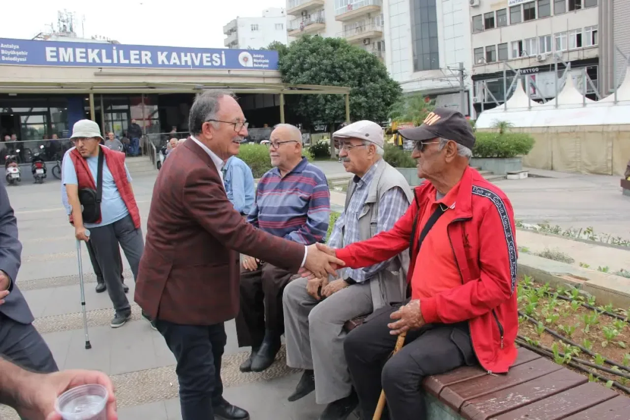 Antalya'da Emeklilerin Geçim Sıkıntısı Masaya Yatırıldı Antalya'da Emeklilerin Geçim Sıkıntısı Masaya Yatırıldı