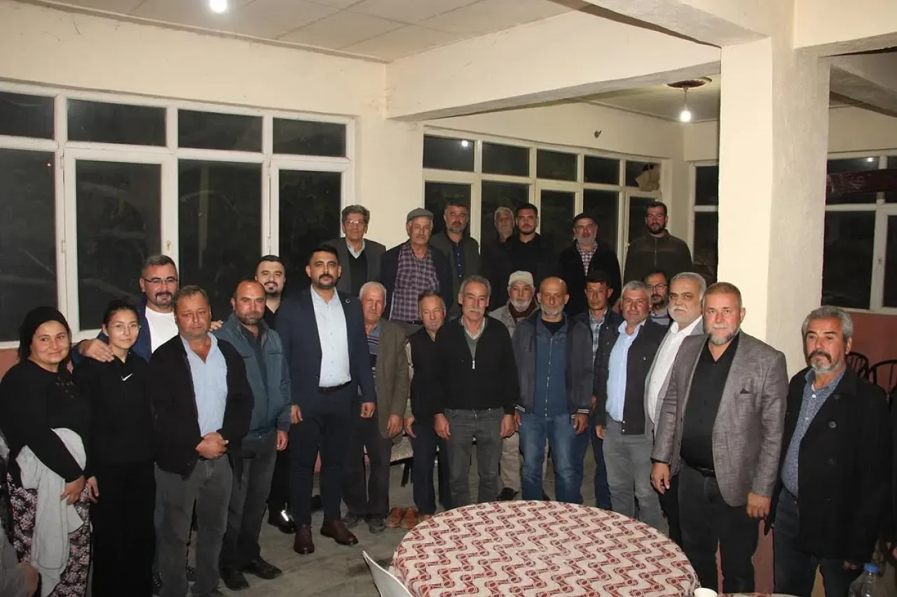 MHP Korkuteli'nden Esenyurt Mahallesi'ne "Hayırlı Günler Komşum" Ziyareti MHP Korkuteli'nden Esenyurt Mahallesi'ne "Hayırlı Günler Komşum" Ziyareti