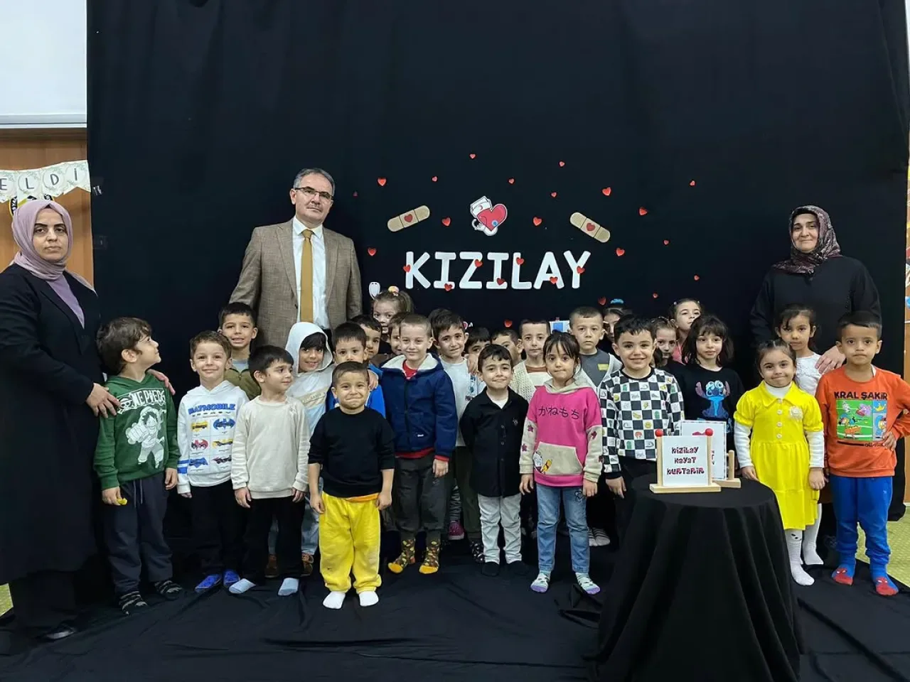 Bağcılar'da Minik Öğrencilerden Kızılay Haftası'na Özel Anlamlı Etkinlik Bağcılar'da Minik Öğrencilerden Kızılay Haftası'na Özel Anlamlı Etkinlik
