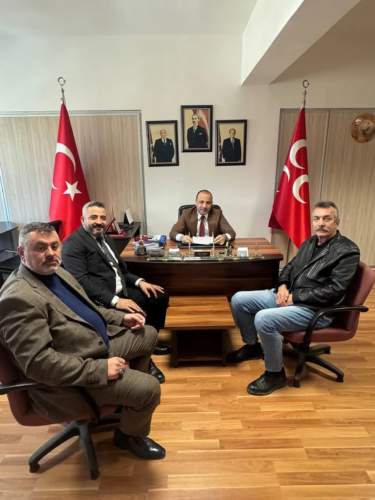 MHP Yenimahalle İlçe Başkanlığı, 2025 Yılı Kasım Ayı Toplantısını Gerçekleştirdi MHP Yenimahalle İlçe Başkanlığı, 2025 Yılı Kasım Ayı Toplantısını Gerçekleştirdi