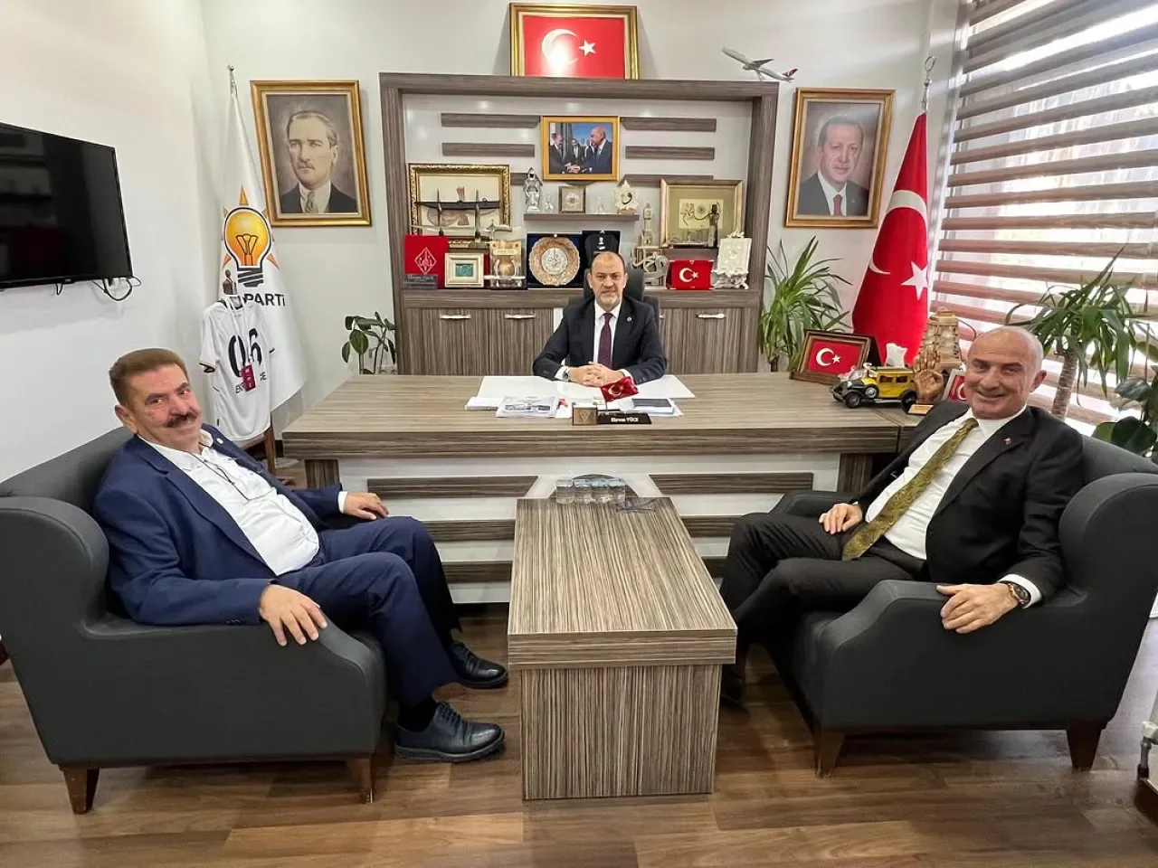 AK Parti Yenimahalle İlçe Başkanı Ekrem Yüce, Perakende Sektör Temsilcilerini Ağırladı AK Parti Yenimahalle İlçe Başkanı Ekrem Yüce, Perakende Sektör Temsilcilerini Ağırladı