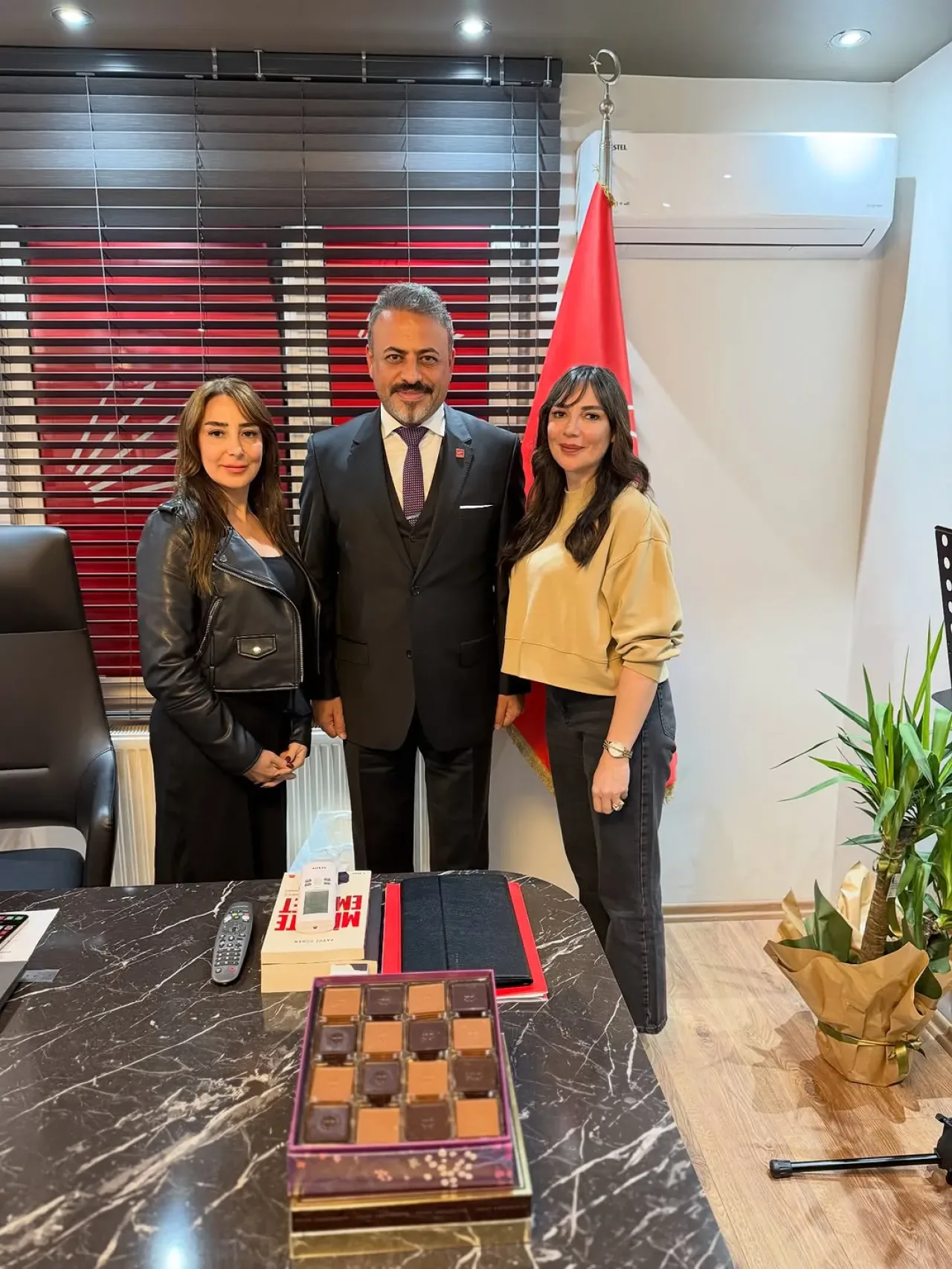 CHP Sancaktepe İlçe Örgütünden Ümraniye İlçe Başkanlığına Ziyaret CHP Sancaktepe İlçe Örgütünden Ümraniye İlçe Başkanlığına Ziyaret