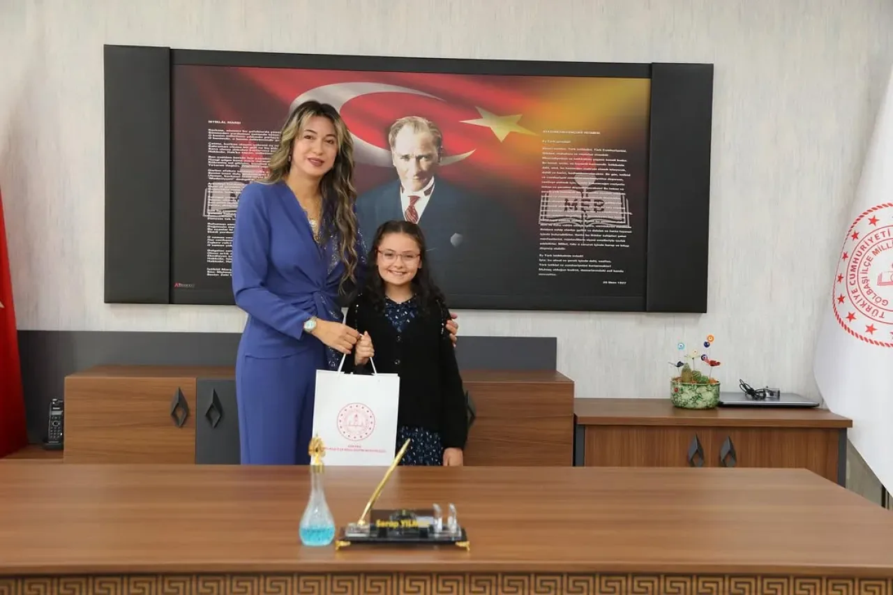 Gölbaşılı Öğrenci Fatma Beren Kaman, Cumhuriyet Bayramı Resim Yarışması'nda Ankara Üçüncüsü Oldu Gölbaşılı Öğrenci Fatma Beren Kaman, Cumhuriyet Bayramı Resim Yarışması'nda Ankara Üçüncüsü Oldu
