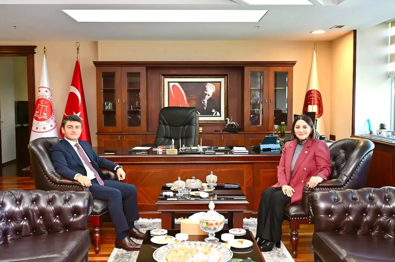 AK Partili Karslı'dan Cumhuriyet Başsavcısı Dönmez'e Ziyaret AK Partili Karslı'dan Cumhuriyet Başsavcısı Dönmez'e Ziyaret