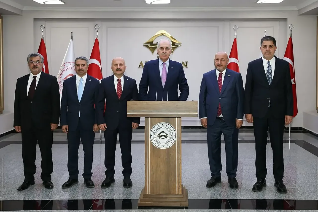Numan Kurtulmuş, Adıyaman Valisi'ni Ziyaret Etti Numan Kurtulmuş, Adıyaman Valisi'ni Ziyaret Etti