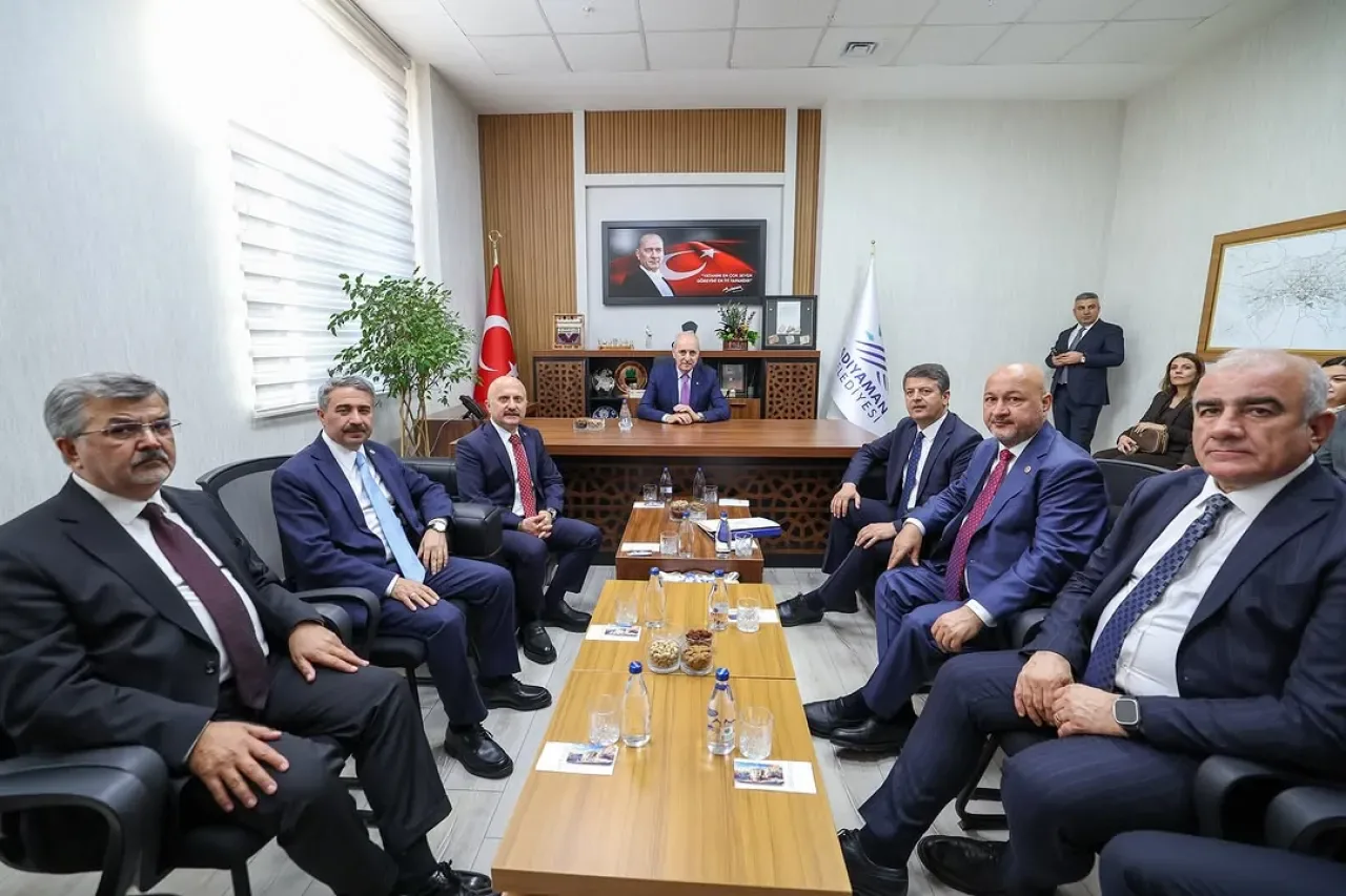 AK Partili Numan Kurtulmuş, Adıyaman Belediyesi'ni Ziyaret Etti AK Partili Numan Kurtulmuş, Adıyaman Belediyesi'ni Ziyaret Etti