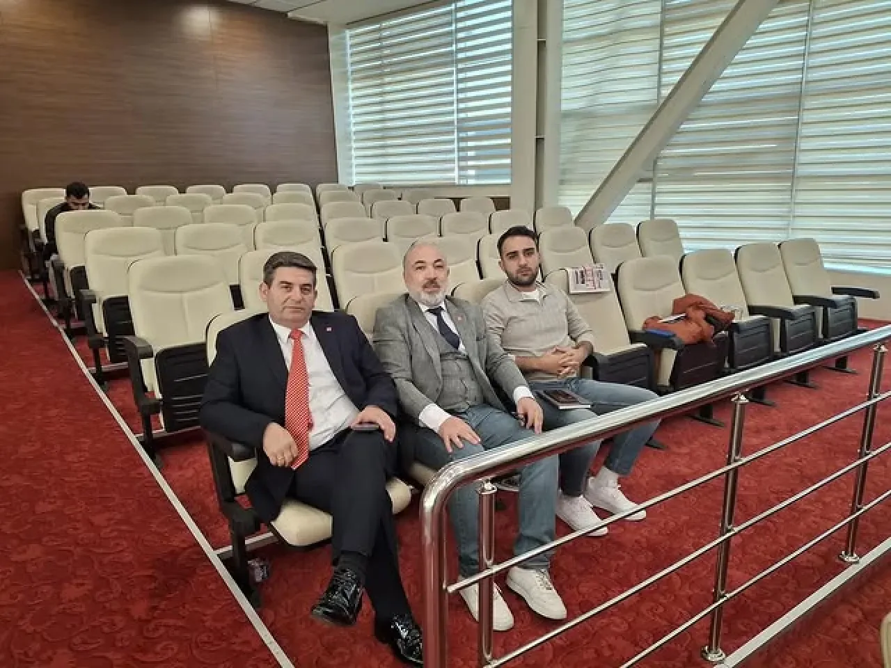 CHP'li Yöneticiler Sultangazi Belediye Meclisi Toplantısına Katıldı CHP'li Yöneticiler Sultangazi Belediye Meclisi Toplantısına Katıldı