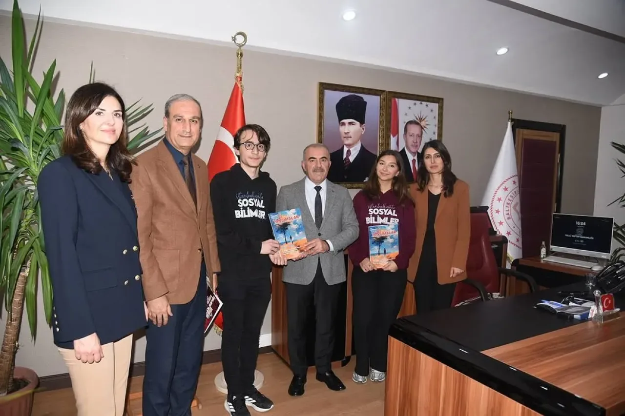 İstanbulluoğlu Sosyal Bilimler Lisesi'nden Kültür ve Edebiyat Dergisi: Yansımalar İstanbulluoğlu Sosyal Bilimler Lisesi'nden Kültür ve Edebiyat Dergisi: Yansımalar