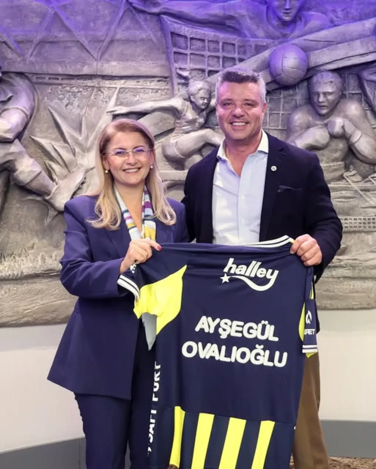 CHP'li Ovalıoğlu, Fenerbahçe'nin Yeni Başkanı Saran'ı Ziyaret Etti CHP'li Ovalıoğlu, Fenerbahçe'nin Yeni Başkanı Saran'ı Ziyaret Etti