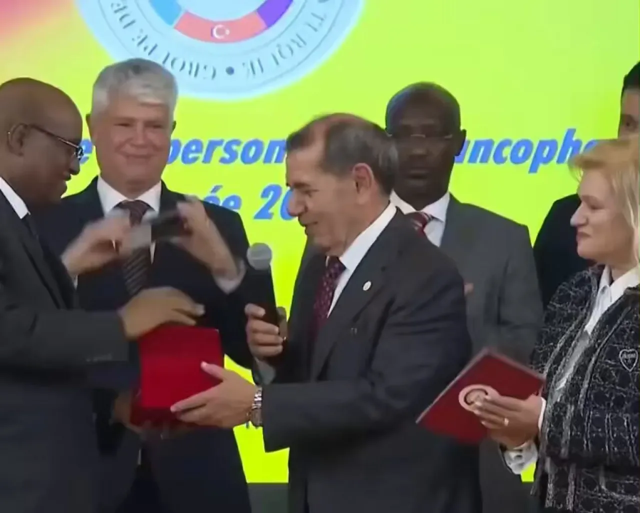 Dursun Özbek, 2025 Frankofon Kişiliği Seçildi | Galatasaray Lisesi'nin Katkısını Vurguladı Dursun Özbek, 2025 Frankofon Kişiliği Seçildi | Galatasaray Lisesi'nin Katkısını Vurguladı