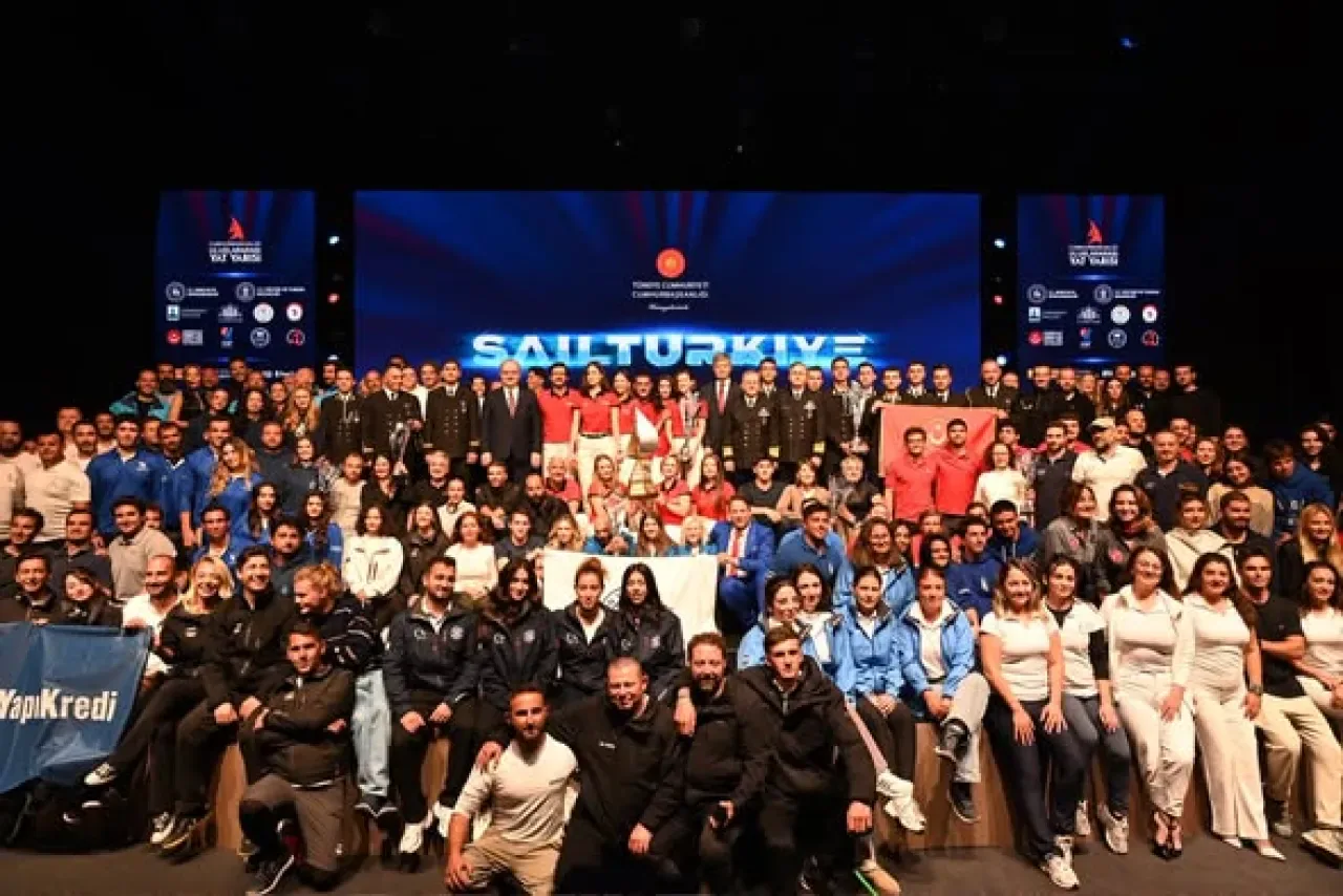 Cumhurbaşkanlığı Yat Yarışı'nda Milli Savunma Üniversitesi'ne 9 Kupa Cumhurbaşkanlığı Yat Yarışı'nda Milli Savunma Üniversitesi'ne 9 Kupa