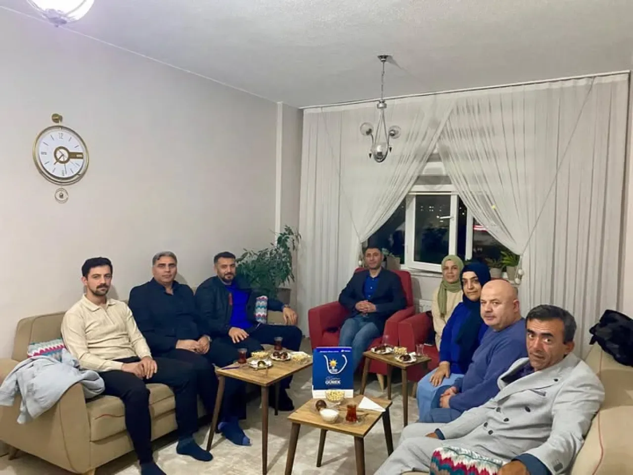AK Parti Arnavutköy Teşkilatı, Mehmet Akif Ersoy Mahallesi'nde Vatandaş Ziyareti Gerçekleştirdi AK Parti Arnavutköy Teşkilatı, Mehmet Akif Ersoy Mahallesi'nde Vatandaş Ziyareti Gerçekleştirdi