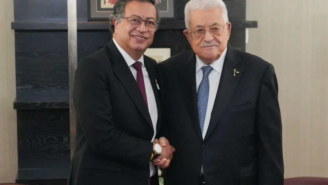 Kolombiya Cumhurbaşkanı Petro, Filistin Devlet Başkanı Abbas ile Görüştü Kolombiya Cumhurbaşkanı Petro, Filistin Devlet Başkanı Abbas ile Görüştü