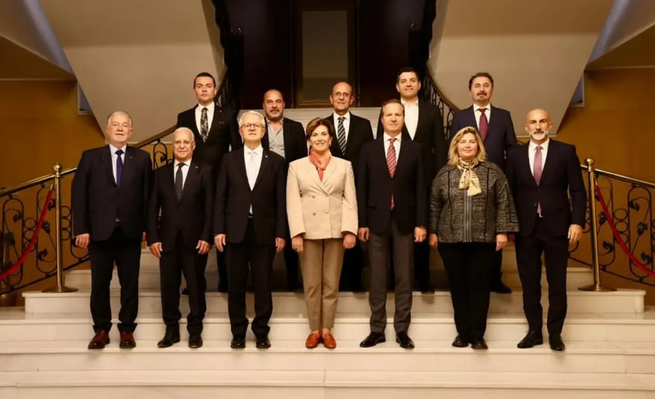 EGE Bölgesi Sanayi Odaları İzmir'de Bir Araya Geldi EGE Bölgesi Sanayi Odaları İzmir'de Bir Araya Geldi