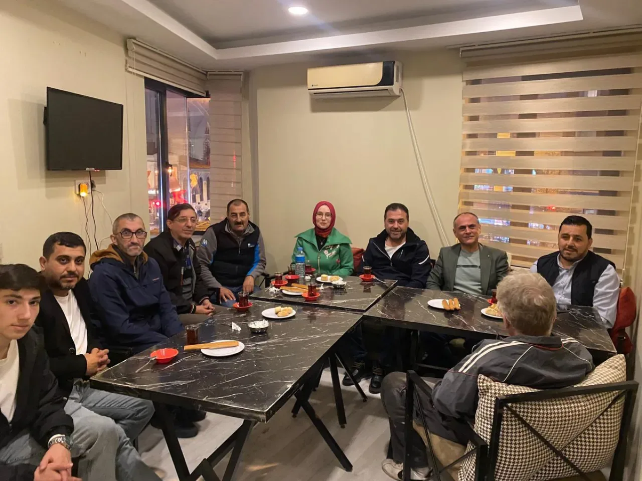 AK Parti Beyoğlu'nda Evliyaçelebi ve Çatmamescit Mahalle Toplantısı Gerçekleştirildi AK Parti Beyoğlu'nda Evliyaçelebi ve Çatmamescit Mahalle Toplantısı Gerçekleştirildi
