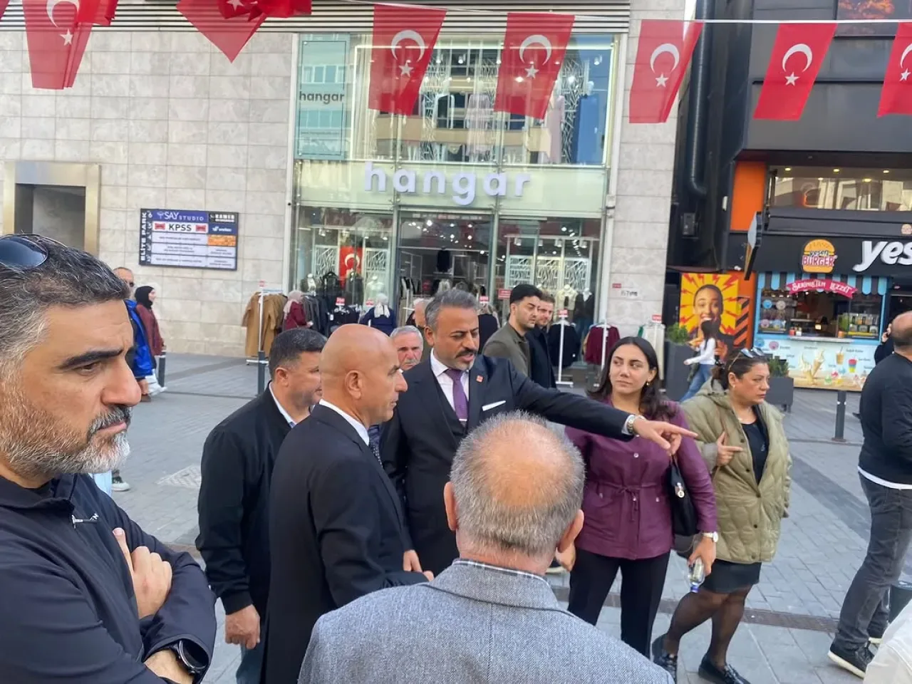 CHP Ümraniye'de Miting Öncesi Hazırlıklar Tamamlandı CHP Ümraniye'de Miting Öncesi Hazırlıklar Tamamlandı