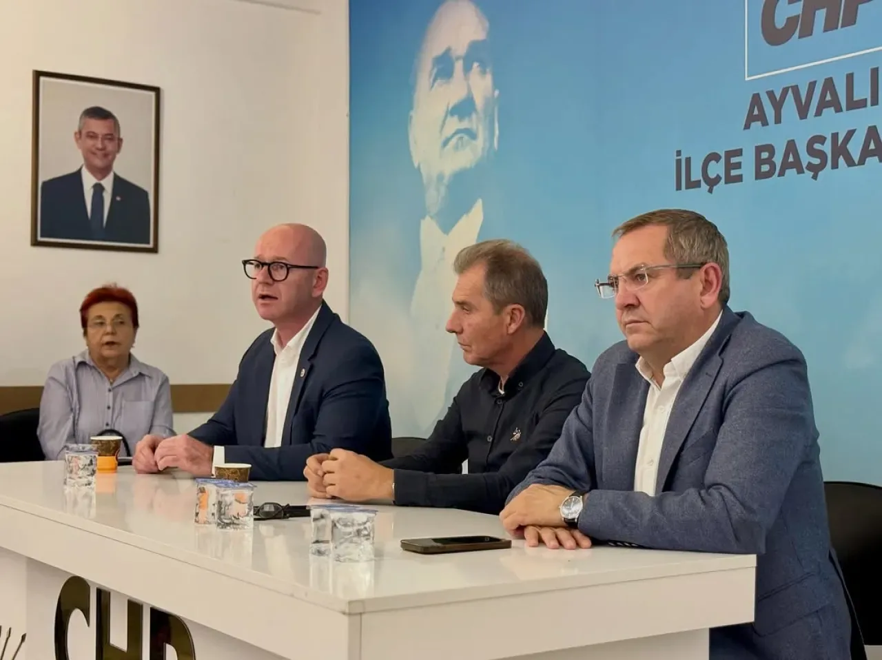 CHP'li Sarı, Ayvalık'ta Parti Örgütü ve Belediye ile Dayanışma Mesajı Verdi CHP'li Sarı, Ayvalık'ta Parti Örgütü ve Belediye ile Dayanışma Mesajı Verdi