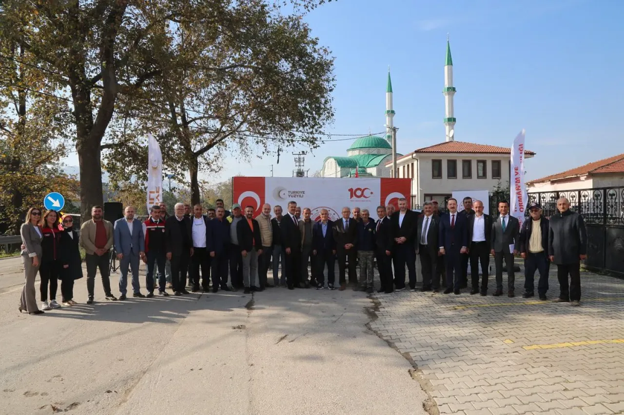 Gemlik'te İyi Tarım Uygulamaları Kapsamında Zeytin Üreticilerine Destek Gemlik'te İyi Tarım Uygulamaları Kapsamında Zeytin Üreticilerine Destek