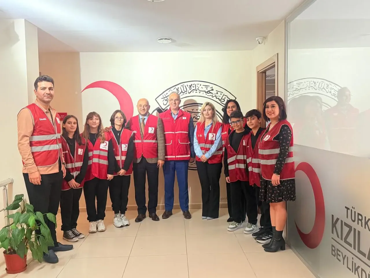 Beylikdüzü'nde Kızılay Haftası'nda Anlamlı Ziyaret Beylikdüzü'nde Kızılay Haftası'nda Anlamlı Ziyaret