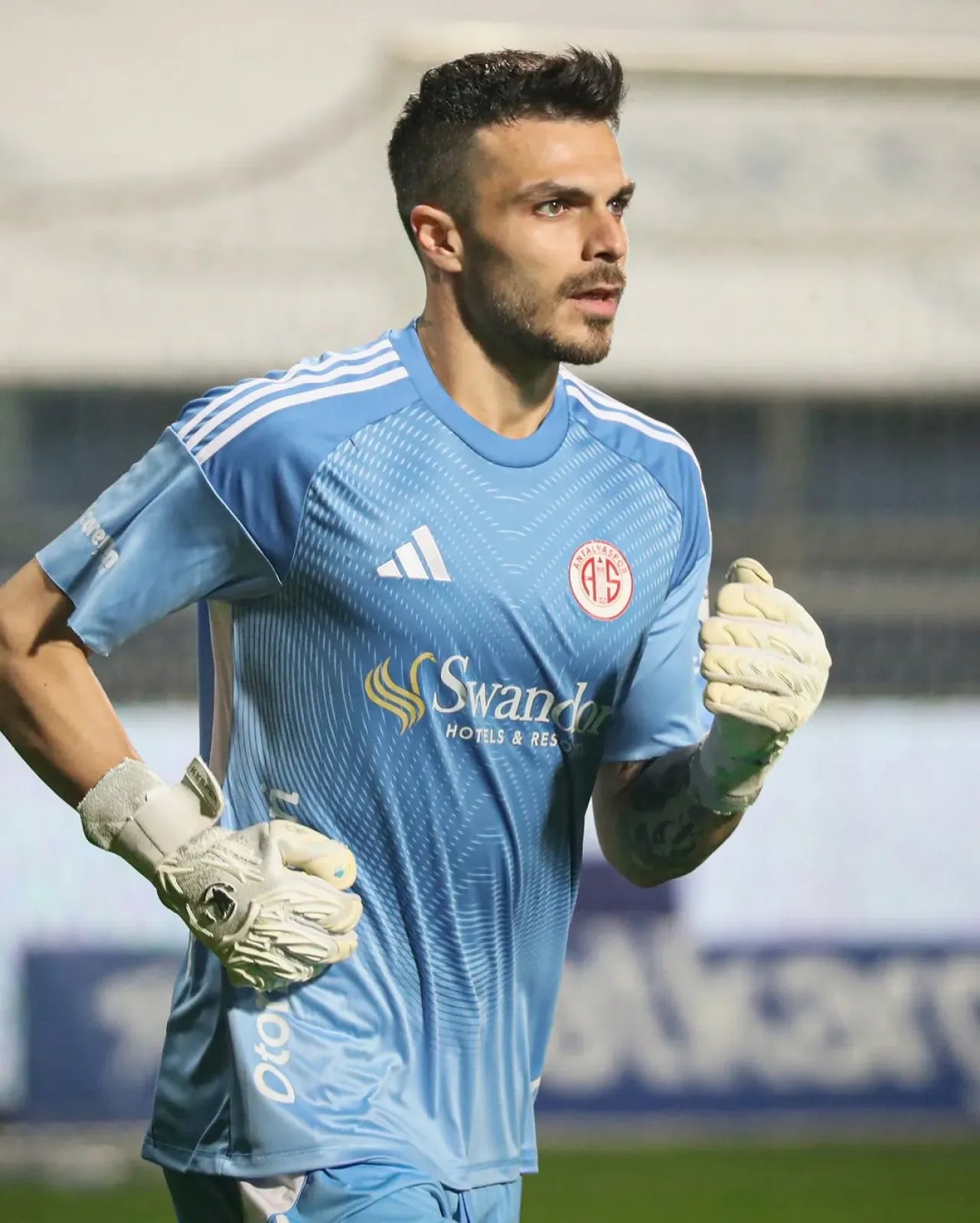 Antalyaspor'un Genç Kalecisi Yiğit Er, Performansıyla Dikkat Çekiyor Antalyaspor'un Genç Kalecisi Yiğit Er, Performansıyla Dikkat Çekiyor