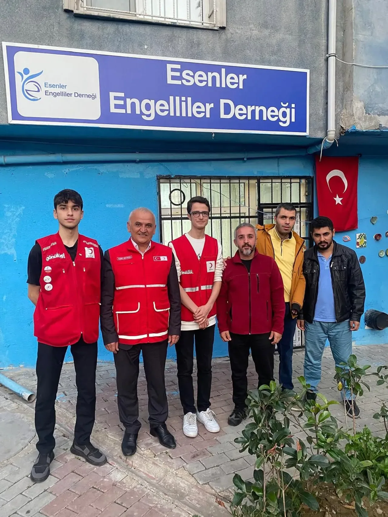Kızılay Haftası'nda Esenler'de Anlamlı Ziyaret Kızılay Haftası'nda Esenler'de Anlamlı Ziyaret