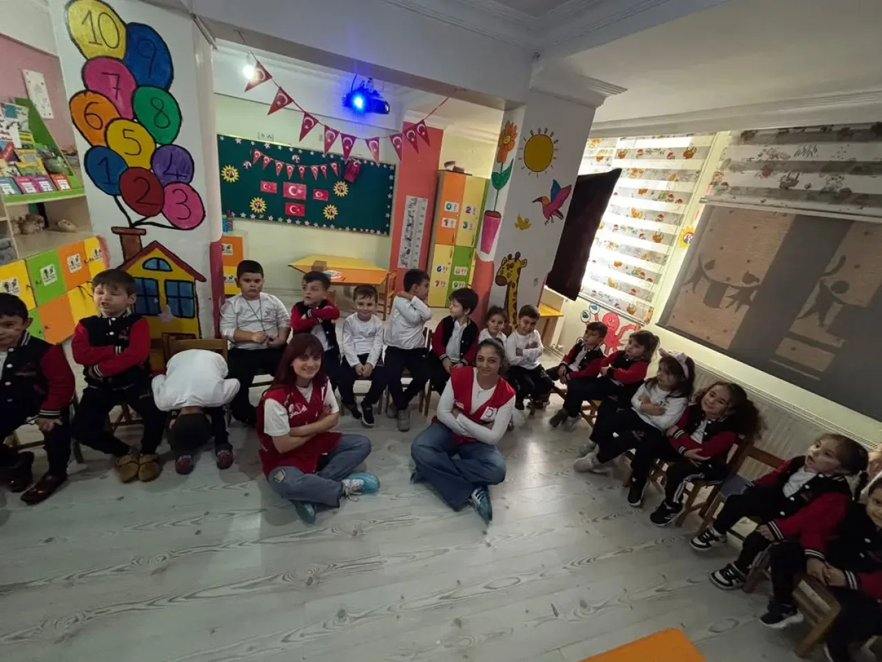 Kızılay Gönüllüleri, Eyüpsultan'daki Anaokulu Öğrencileriyle Buluştu Kızılay Gönüllüleri, Eyüpsultan'daki Anaokulu Öğrencileriyle Buluştu