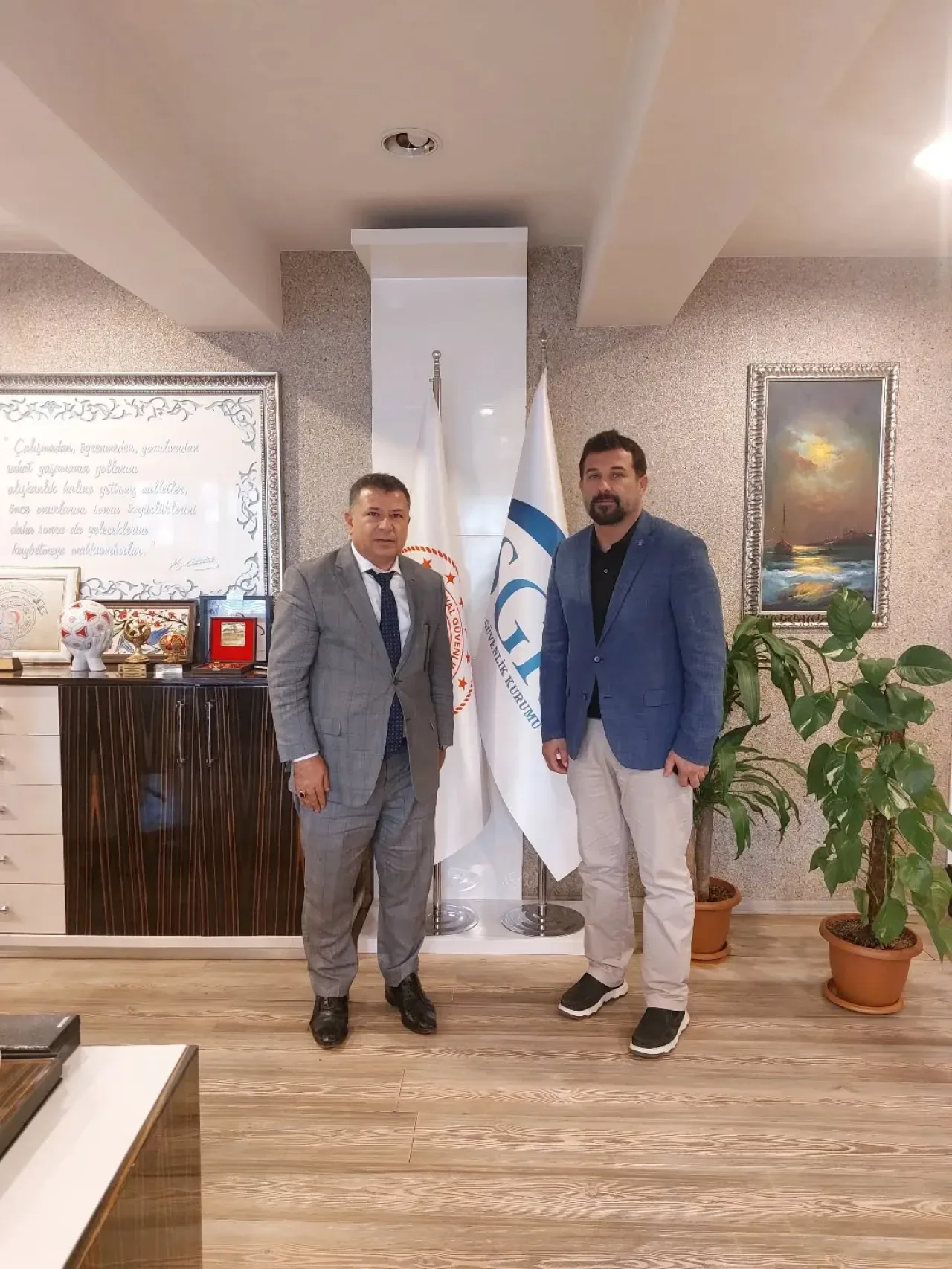 AK Parti Muratpaşa İlçe Başkanı'ndan SGK İl Müdürlüğü'ne Ziyaret AK Parti Muratpaşa İlçe Başkanı'ndan SGK İl Müdürlüğü'ne Ziyaret