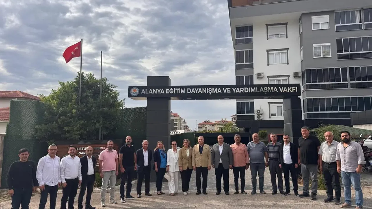 İYİ Parti Alanya İlçe Başkanı, Eğitim Vakfı Kurucusu Mehmet Şahin'i Ziyaret Etti İYİ Parti Alanya İlçe Başkanı, Eğitim Vakfı Kurucusu Mehmet Şahin'i Ziyaret Etti