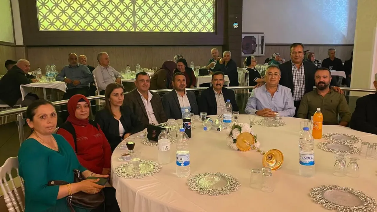 Antalya İYİ Parti Aksu İlçe Başkanı Tütüşoğlu, Teşkilat Mensuplarıyla Düğün Töreninde Antalya İYİ Parti Aksu İlçe Başkanı Tütüşoğlu, Teşkilat Mensuplarıyla Düğün Töreninde