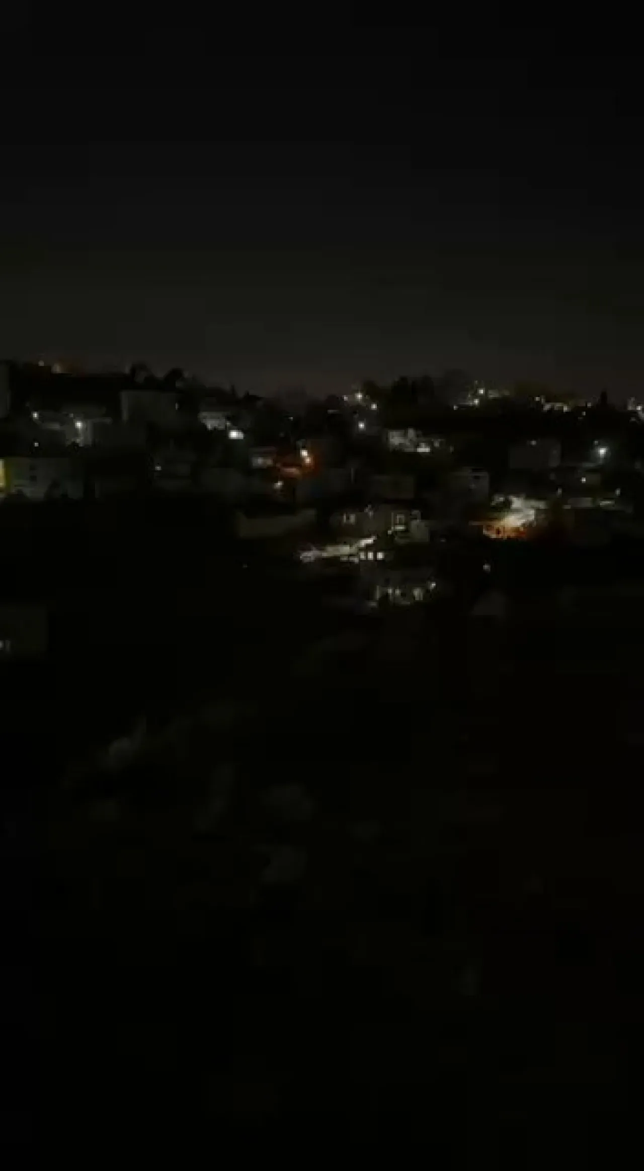 İsrail Güçleri Ramallah'ın Kuzeydoğusunda Baskın Düzenledi İsrail Güçleri Ramallah'ın Kuzeydoğusunda Baskın Düzenledi