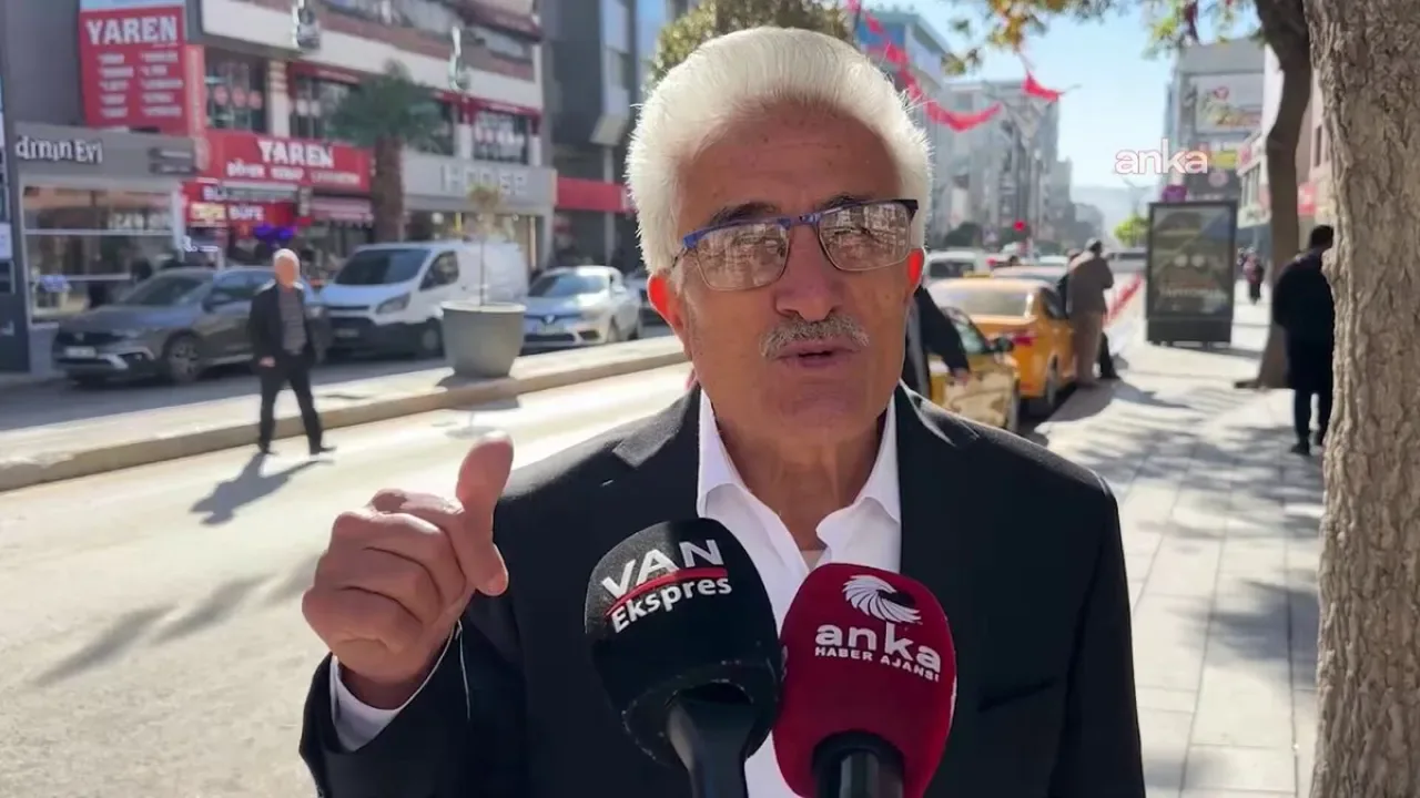 TÜİK'e Tepkiler Büyüyor: "Pazarı Gezmiyor Musunuz, Biraz Utanın!" TÜİK'e Tepkiler Büyüyor: "Pazarı Gezmiyor Musunuz, Biraz Utanın!"