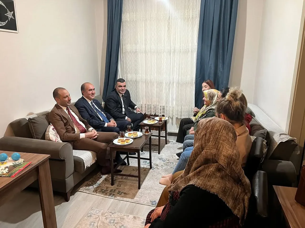 MHP Yenimahalle'de Vatandaş Buluşması: "Dert Dinlemeye ve Sorun Paylaşmaya Geldik" MHP Yenimahalle'de Vatandaş Buluşması: "Dert Dinlemeye ve Sorun Paylaşmaya Geldik"