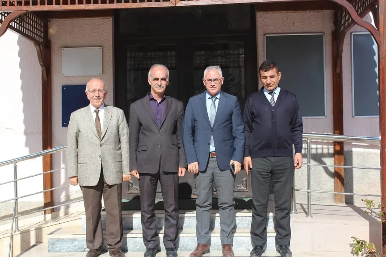 Çubuk'ta Emekli Eğitimci Mehmet Haliloğlu'na Vefa Ziyareti Çubuk'ta Emekli Eğitimci Mehmet Haliloğlu'na Vefa Ziyareti